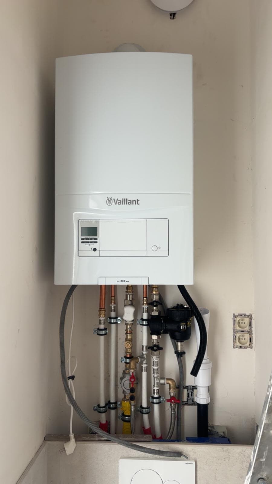 Chaudière Vaillant ecoTEC pro dans une niche avec filtre TF1